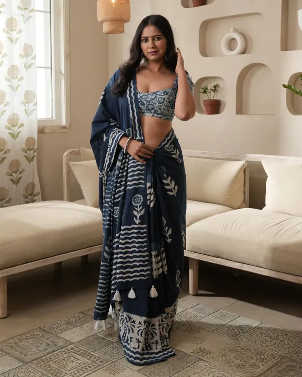 Indigo_Cotton_Parecha_Border_Dabu_Print_Mul_Saree_For_Women
